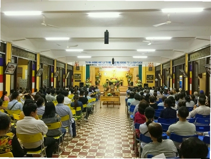 Nội thất bên trong Chùa Xá Lợi