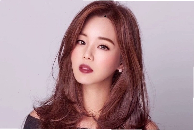 Nốt ruồi trên môi và cằm phụ nữ
