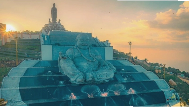Phật Di Lặc với nụ cười viên mãn