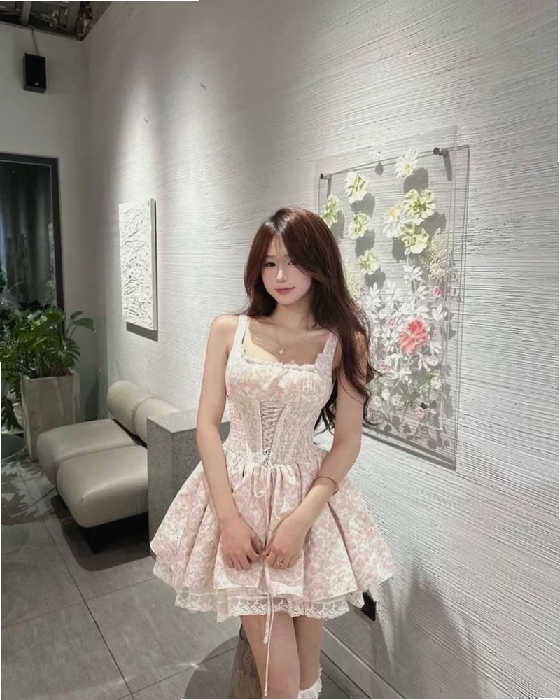 Phong cách nữ sinh trẻ trung với váy ngắn