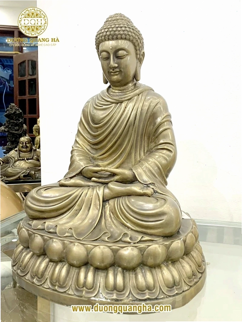 So sánh hình ảnh Phật Thích Ca và Phật A Di Đà