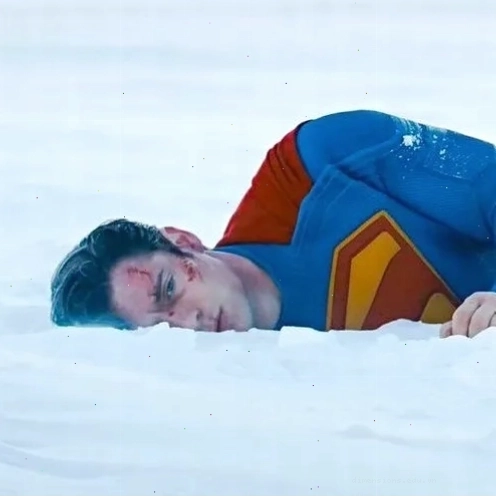 Superman phiên bản đời thường với biểu cảm nghiêm túc