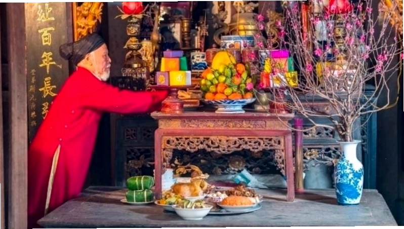 Thông báo với gia tiên và bề trên trước khi chuyển bàn thờ