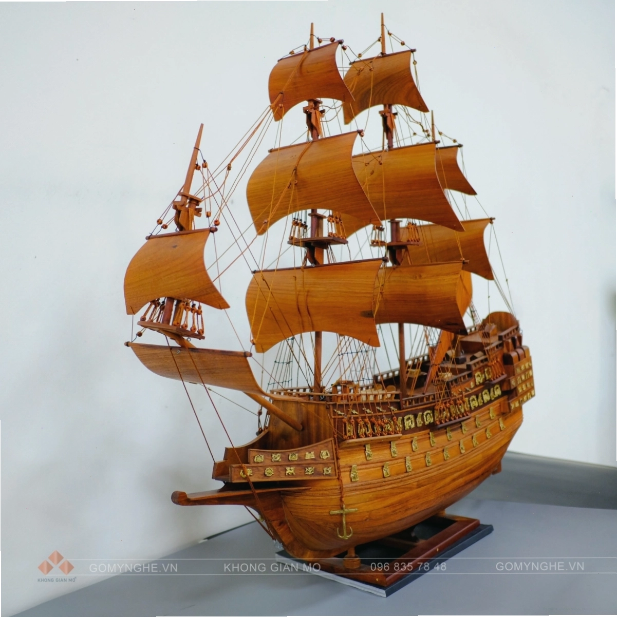 Thuyền buồm gỗ hương thuận buồm xuôi gió