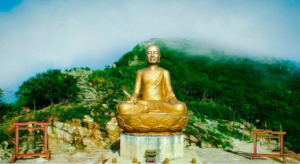 Tượng bán thân Phật Hoàng Trần Nhân Tông