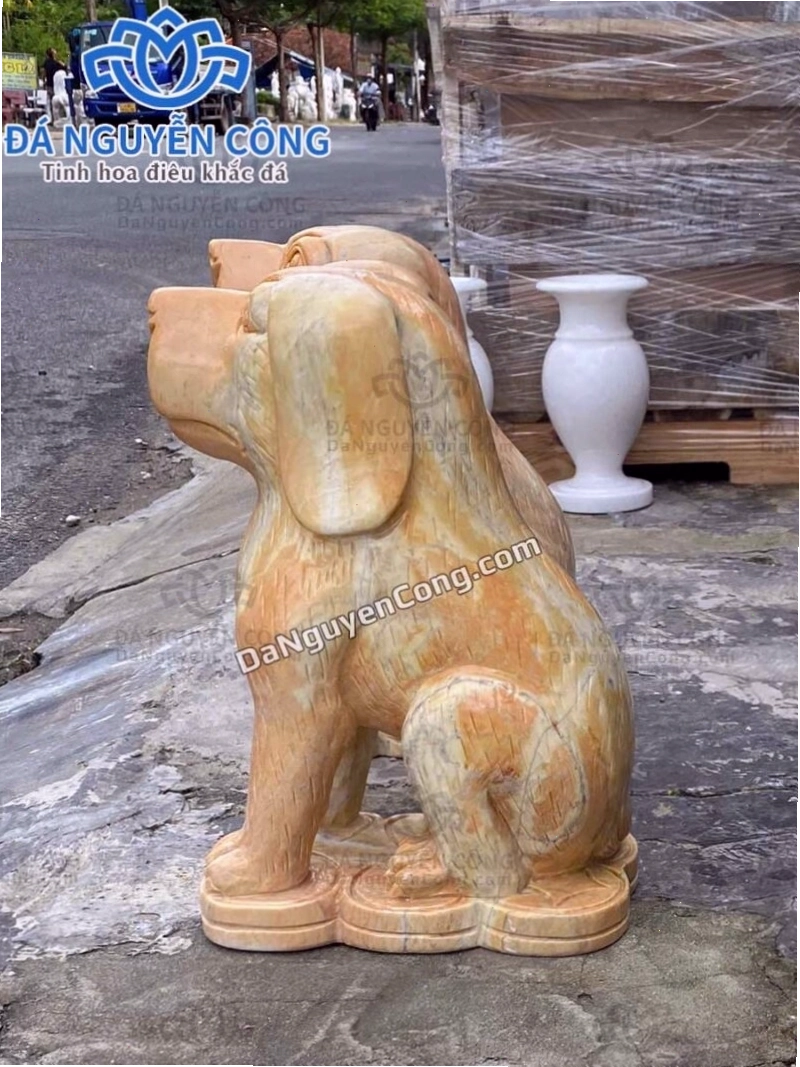 Tượng chó đá vàng cam nguyên khối