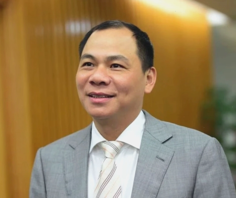 Tướng mũi lân với sống mũi cao và đầu mũi tròn đầy đặn