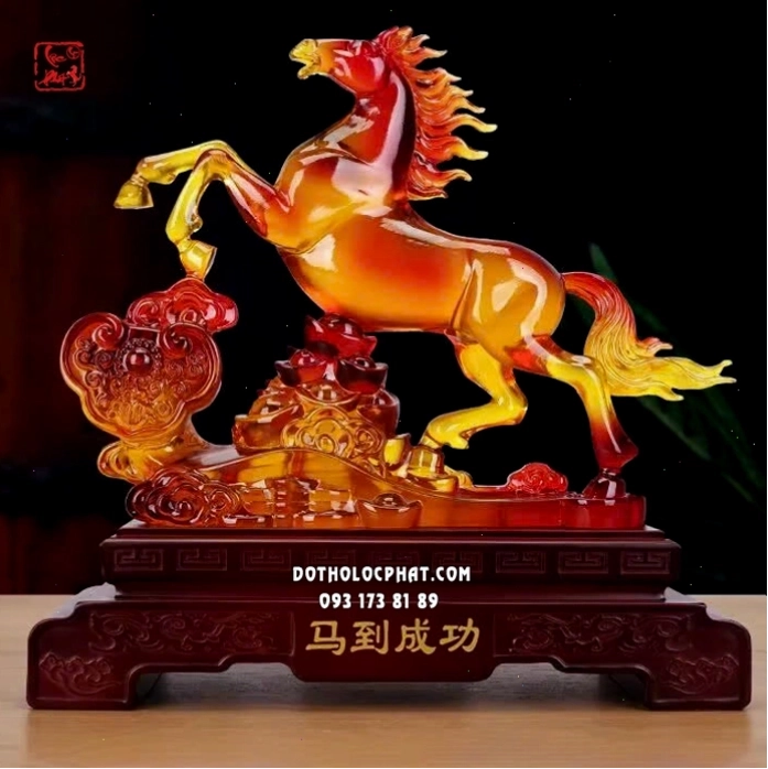 Tượng ngựa phong thủy bằng đá hổ phách
