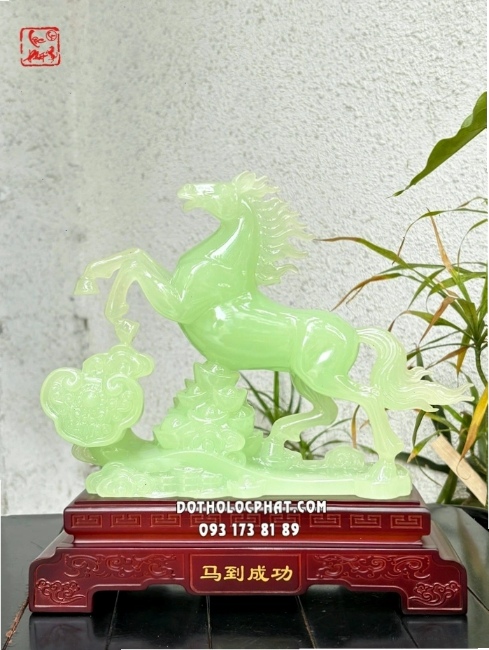 Tượng ngựa phong thủy mã đáo thành công xanh ngọc