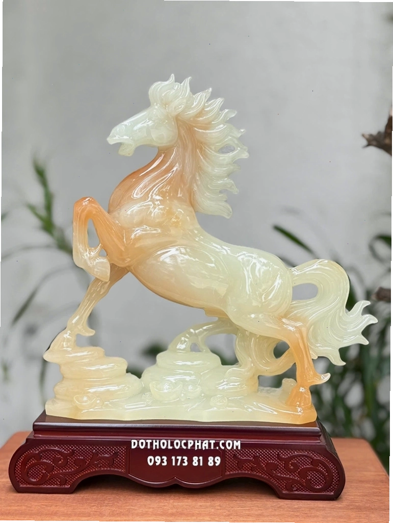 Tượng ngựa phong thủy màu xanh ngọc bích