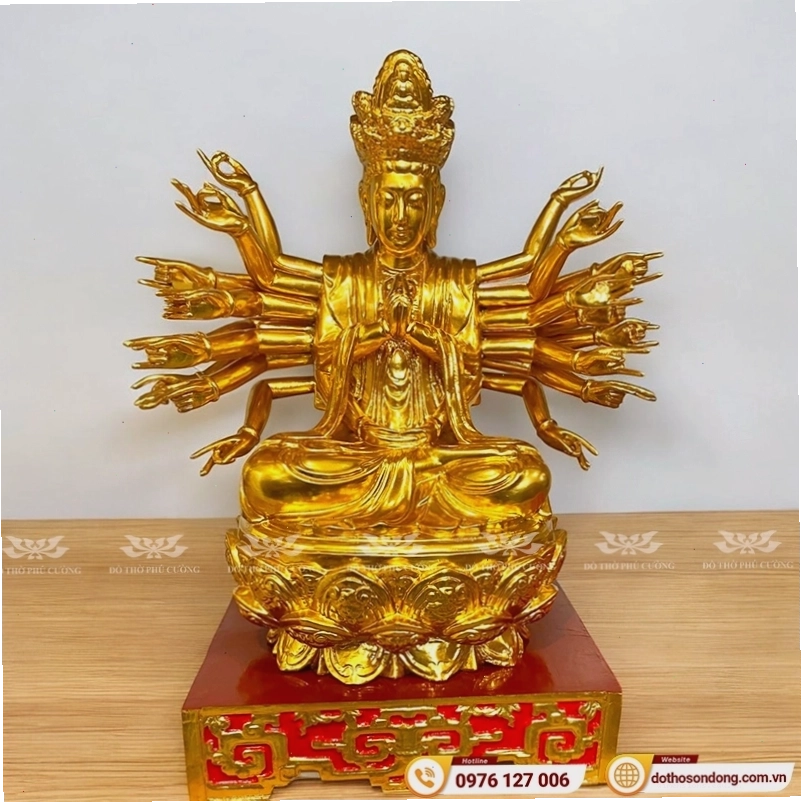Tượng Phật Mẫu Chuẩn Đề với nụ cười từ bi