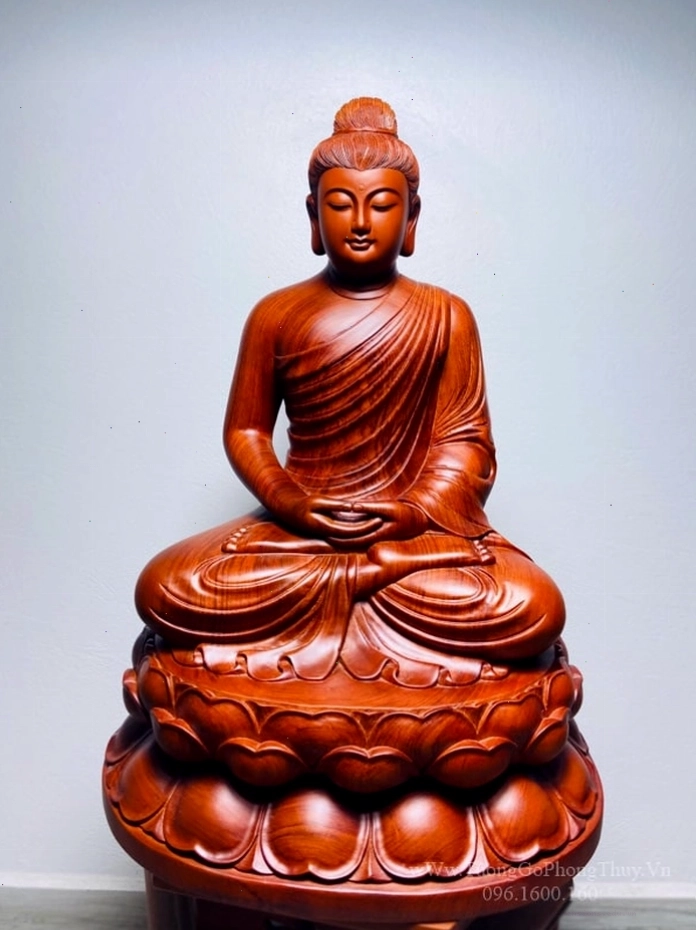 Tượng Phật Tổ Như Lai với nụ cười hiền từ và ánh mắt nhân ái