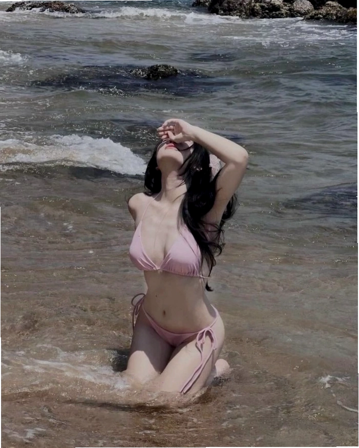 Vẻ đẹp gợi cảm khó cưỡng của gái xinh bikini