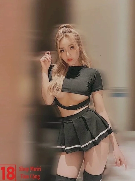 Vẻ đẹp nóng bỏng của cosplayer trong trang phục gợi cảm