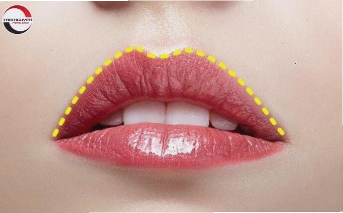 Xem tướng môi phụ nữ với đường nét môi cong